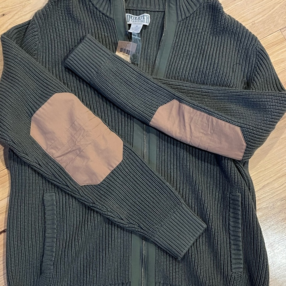 Duluth Trading patch elbow zip up. Size M. NWT. Olive color.